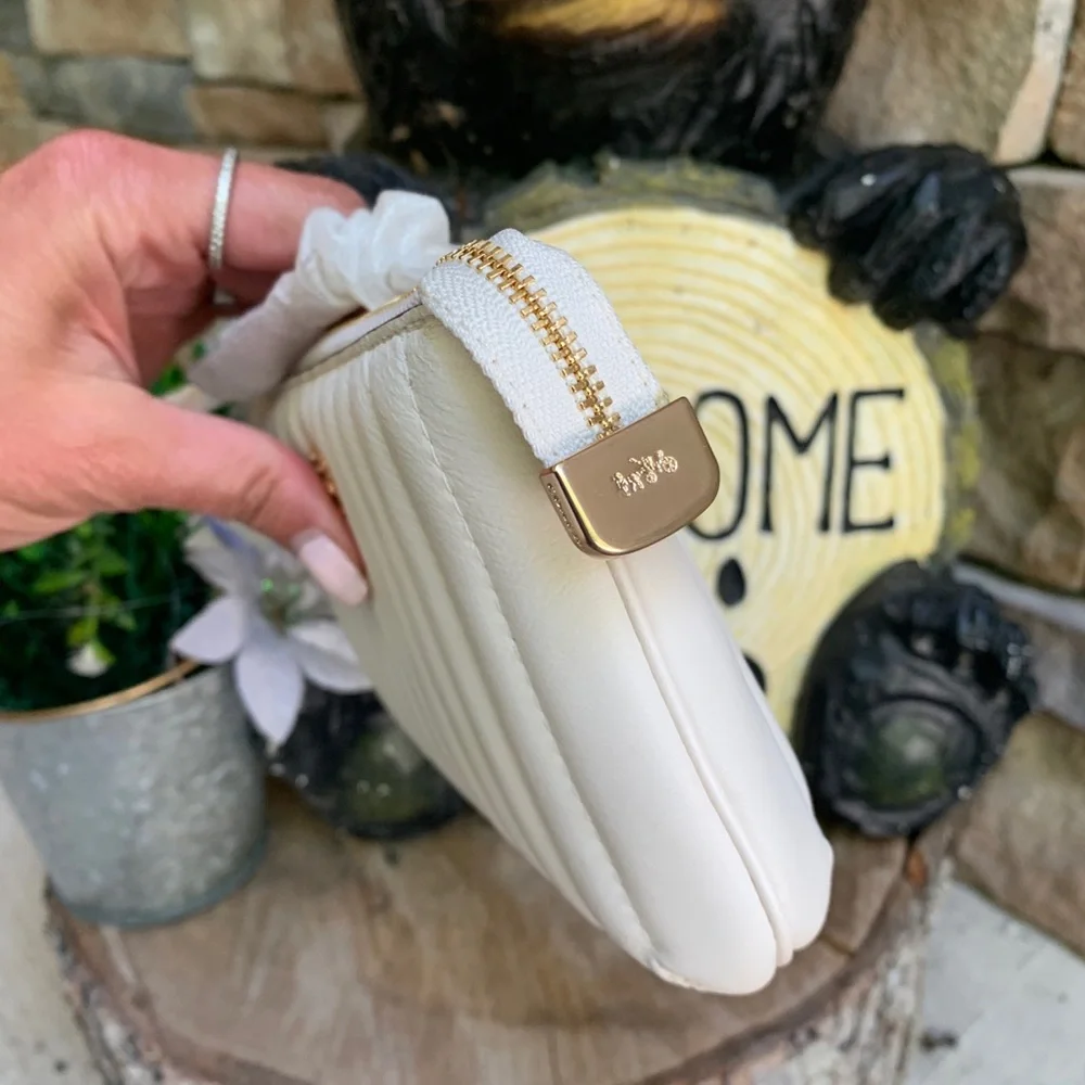 Authentic COACH 1941 Nappa leather/smooth leather zip top wristlet - Picture 3 of 15